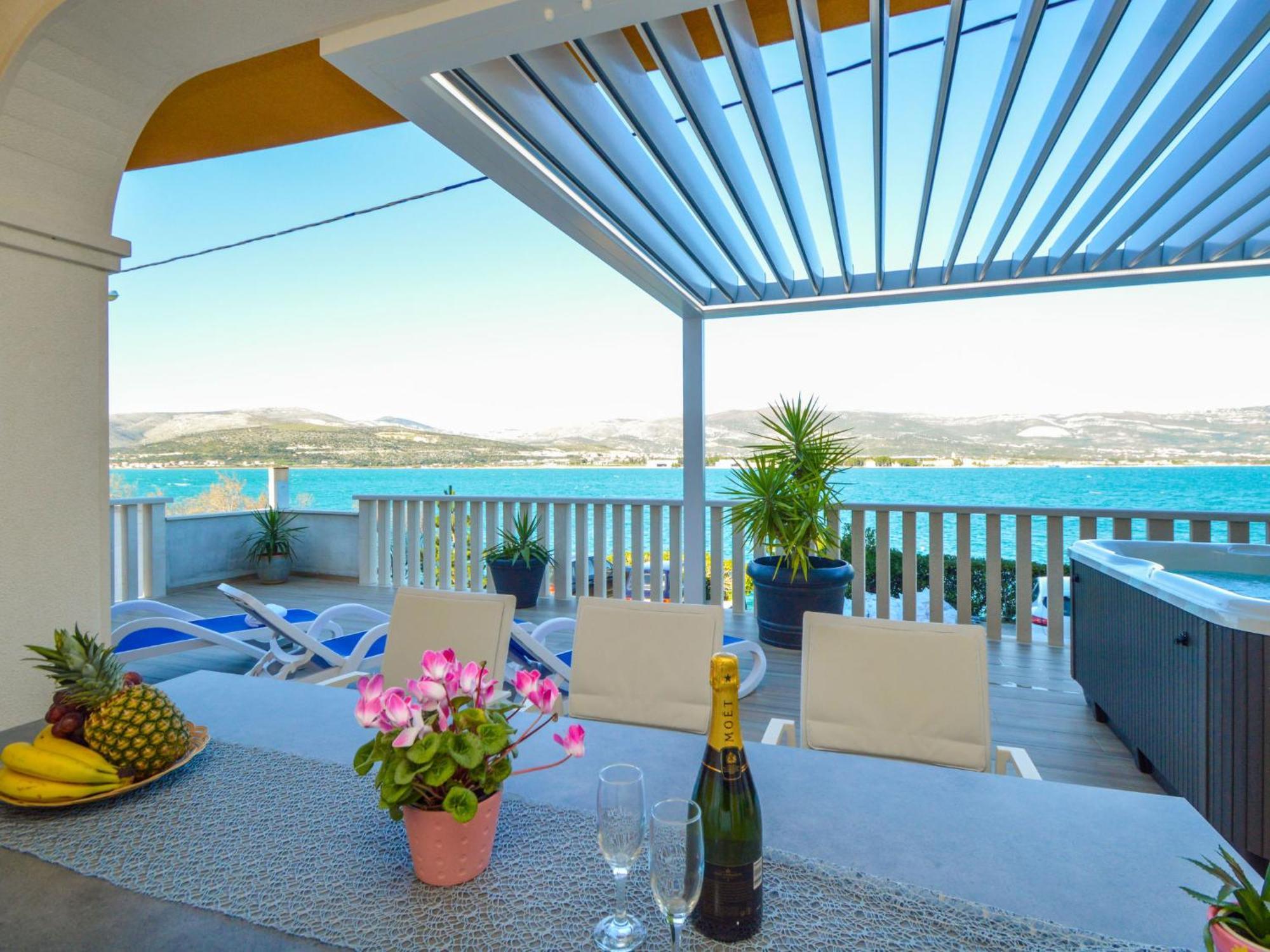 Apartment Mornar-5 By Interhome Trogir Exteriér fotografie
